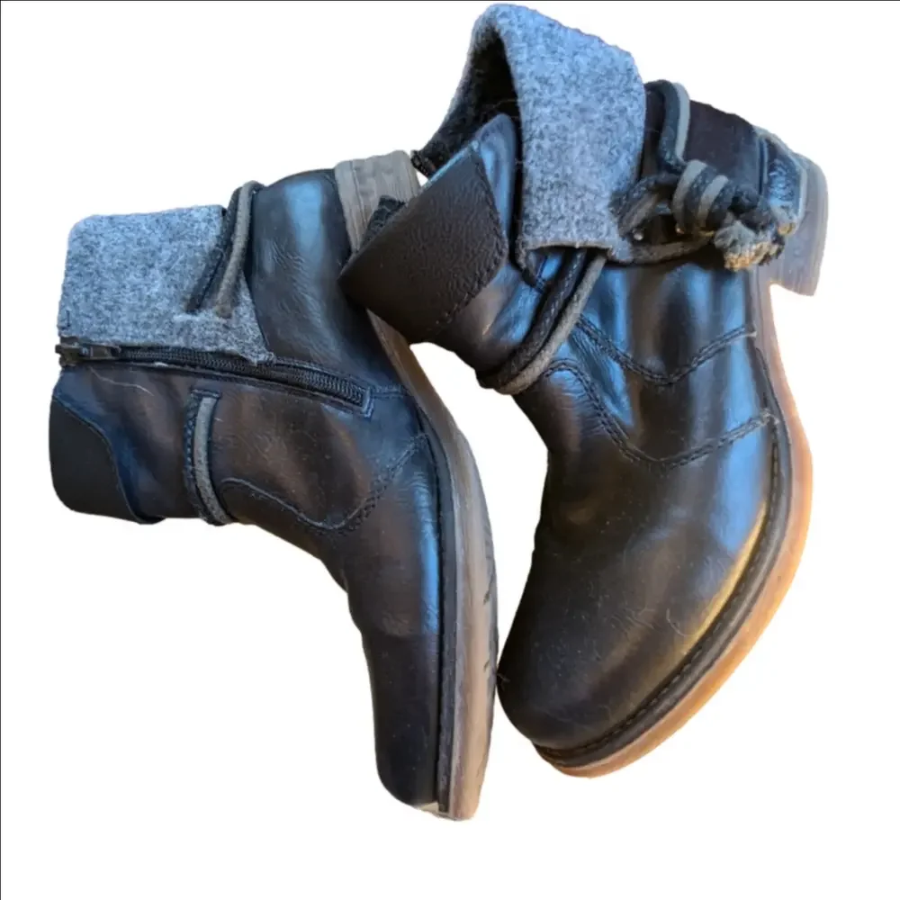 Reiker US 9.5 Black booties Ankle boots grunge core cowgirl felted ankle
